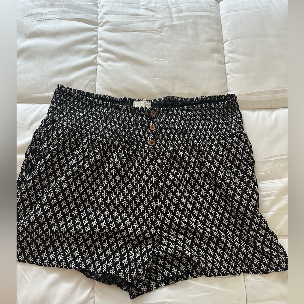 FatFace Black and White Patterned Women Shorts